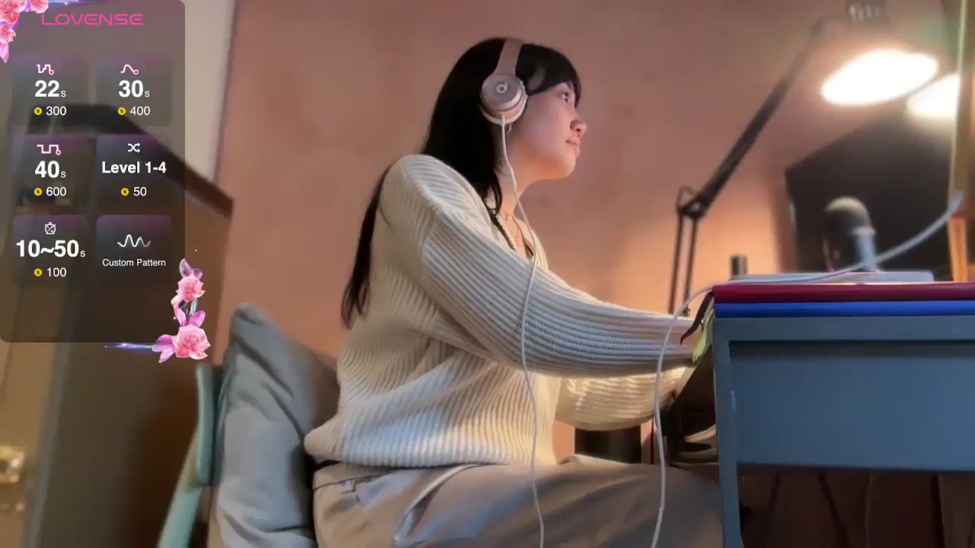 Gallery image thumbnail from luna_tsukiko's myfreecams stream on, 11/22/2024, 18:16 image 15 of 20