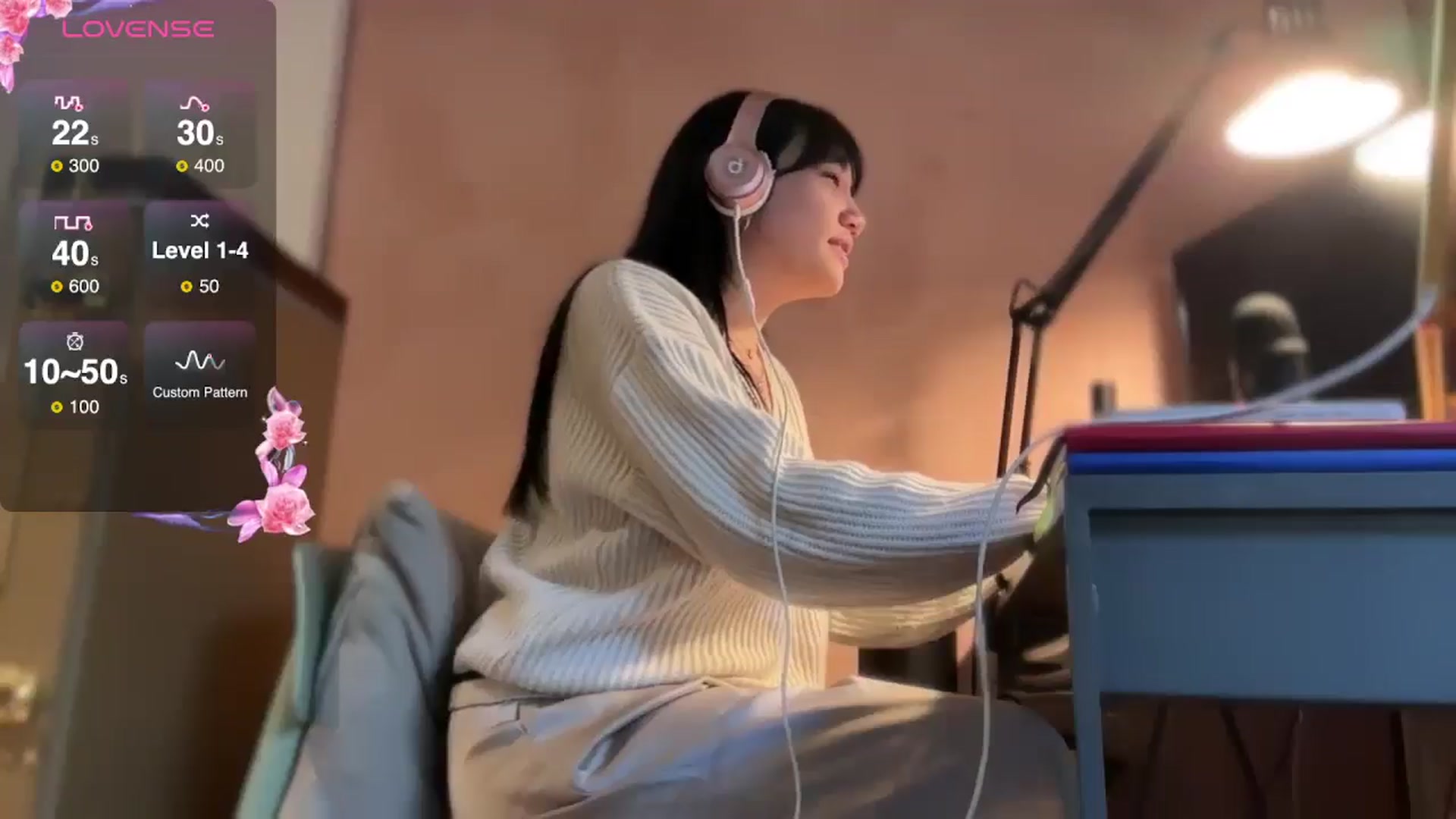 Gallery image thumbnail from luna_tsukiko's myfreecams stream on, 11/22/2024, 18:16 image 11 of 20