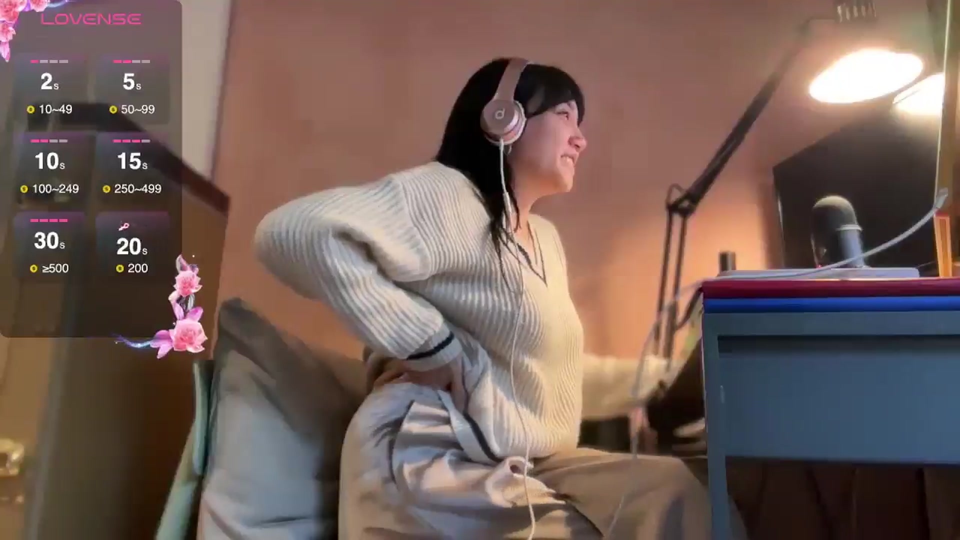 Gallery image thumbnail from luna_tsukiko's myfreecams stream on, 11/22/2024, 18:16 image 18 of 20