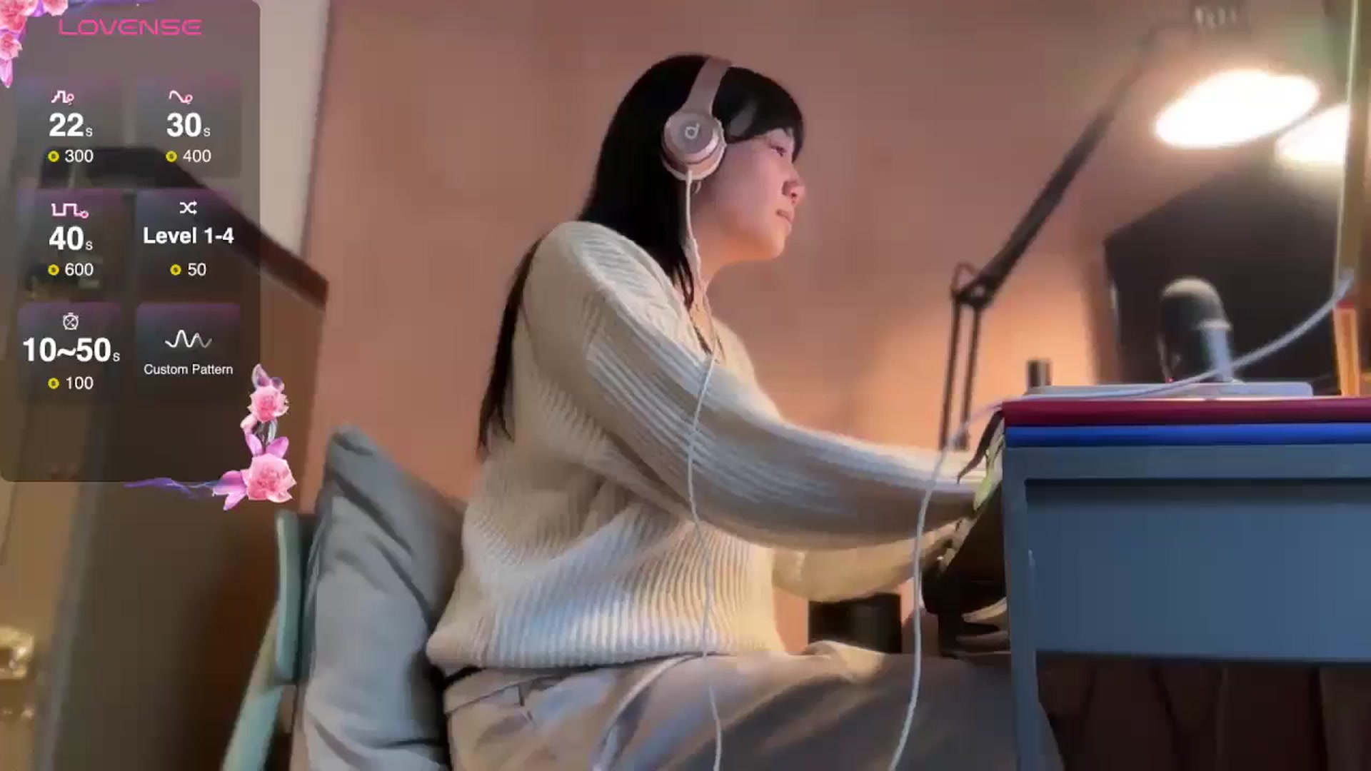 Gallery image thumbnail from luna_tsukiko's myfreecams stream on, 11/22/2024, 18:16 image 17 of 20