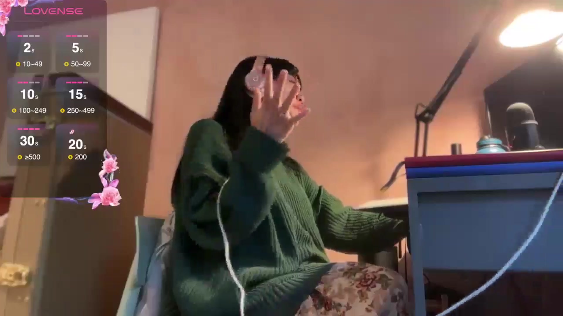 Gallery image thumbnail from luna_tsukiko's myfreecams stream on, 11/25/2024, 17:18 image 19 of 20