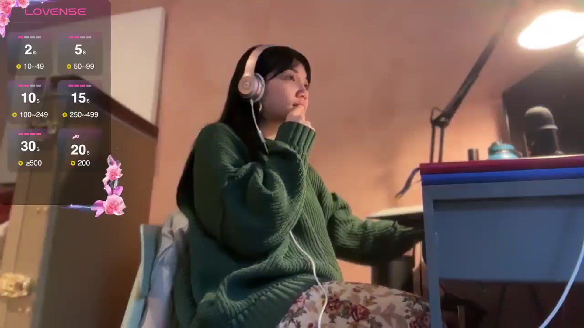 Gallery image thumbnail from luna_tsukiko's myfreecams stream on, 11/25/2024, 17:18 image 14 of 20