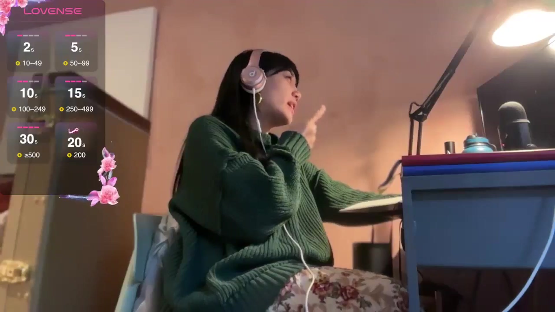 Gallery image thumbnail from luna_tsukiko's myfreecams stream on, 11/25/2024, 17:18 image 11 of 20