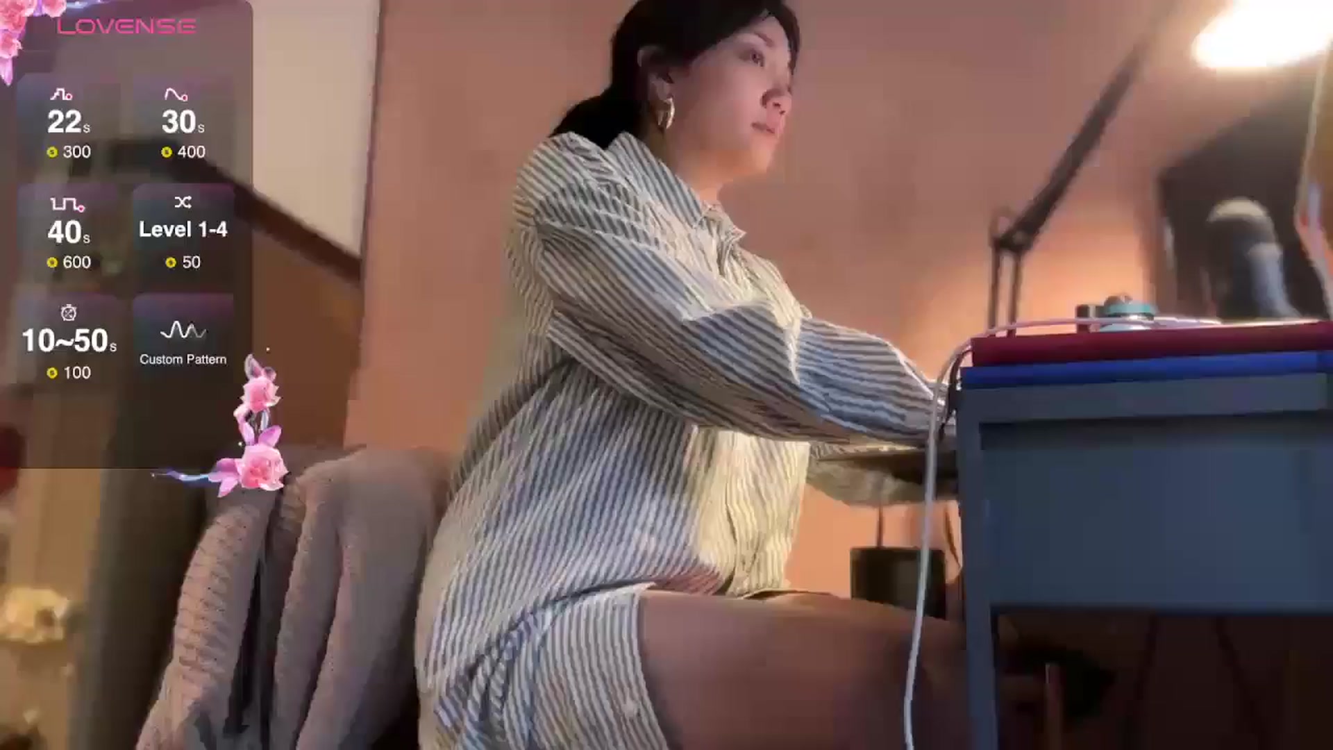 Gallery image thumbnail from luna_tsukiko's myfreecams stream on, 11/26/2024, 18:19 image 18 of 20