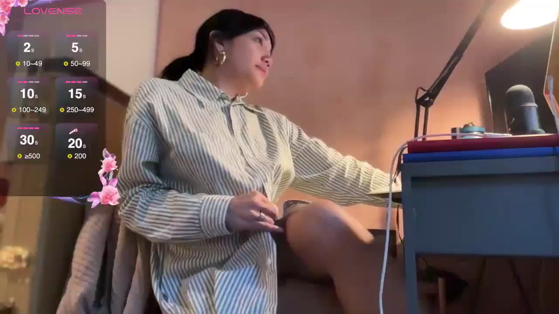 Gallery image thumbnail from luna_tsukiko's myfreecams stream on, 11/26/2024, 18:19 image 1 of 20