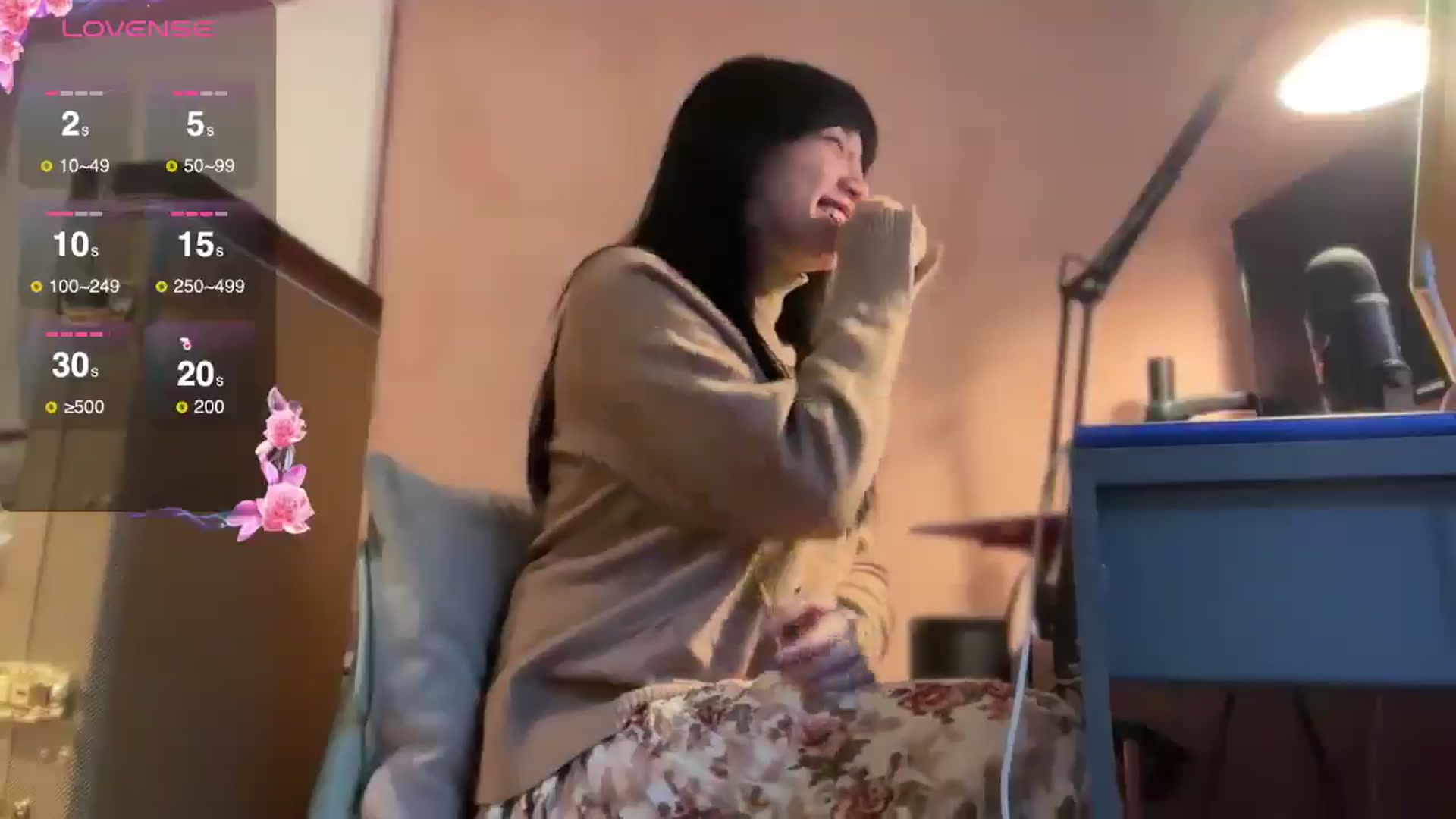 Gallery image thumbnail from luna_tsukiko's myfreecams stream on, 11/27/2024, 14:31 image 12 of 20