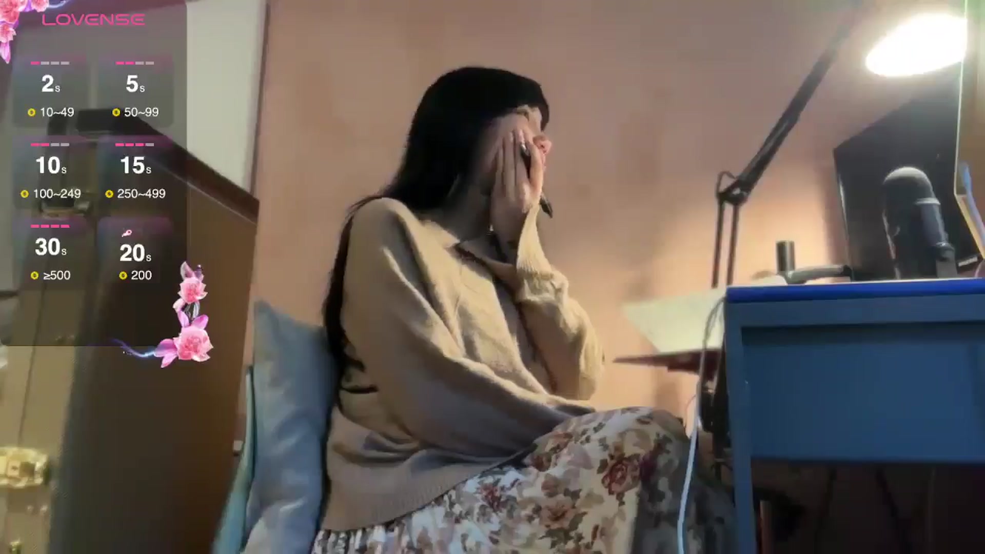 Gallery image thumbnail from luna_tsukiko's myfreecams stream on, 11/27/2024, 14:31 image 3 of 20