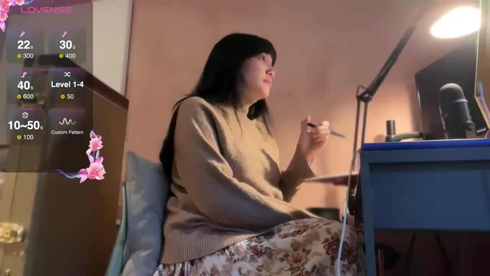 Gallery image thumbnail from luna_tsukiko's myfreecams stream on, 11/27/2024, 14:31 image 5 of 20
