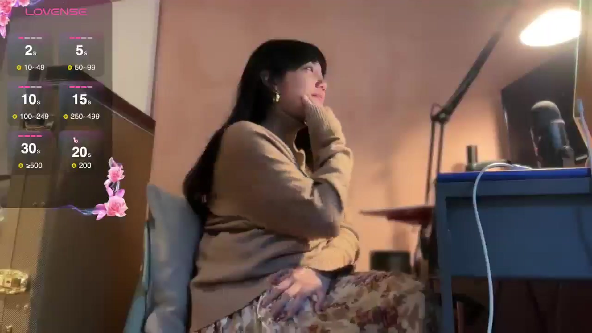 Gallery image thumbnail from luna_tsukiko's myfreecams stream on, 11/27/2024, 14:31 image 19 of 20