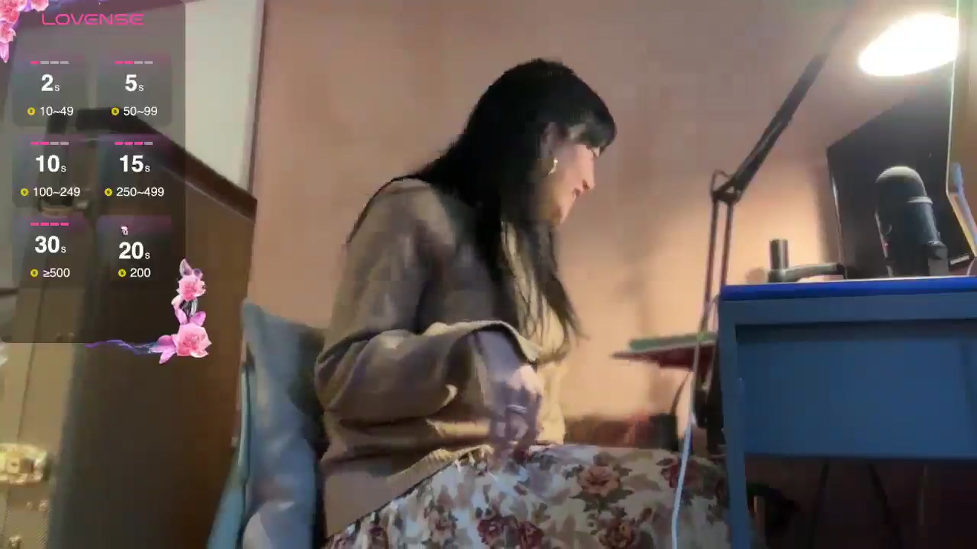Gallery image thumbnail from luna_tsukiko's myfreecams stream on, 11/27/2024, 14:31 image 10 of 20