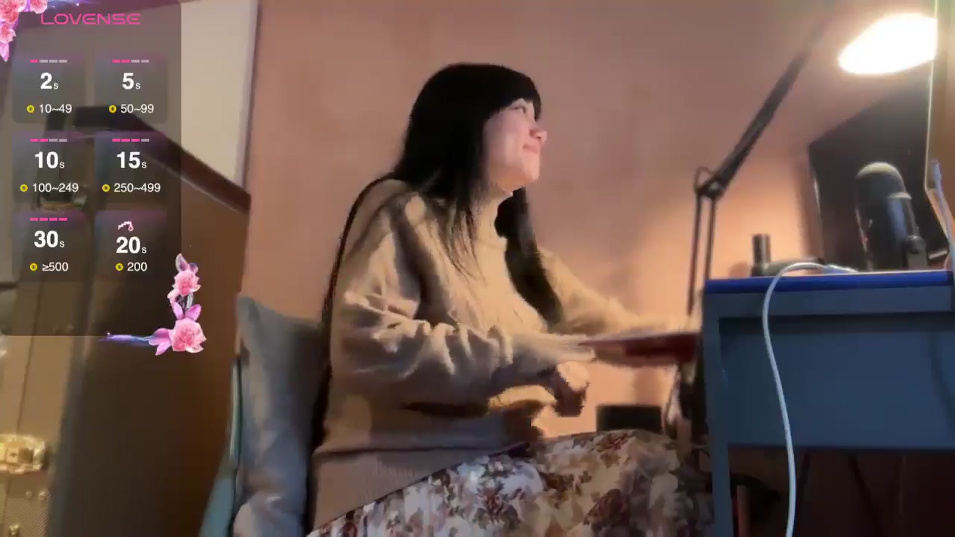 Gallery image thumbnail from luna_tsukiko's myfreecams stream on, 11/27/2024, 14:31 image 18 of 20