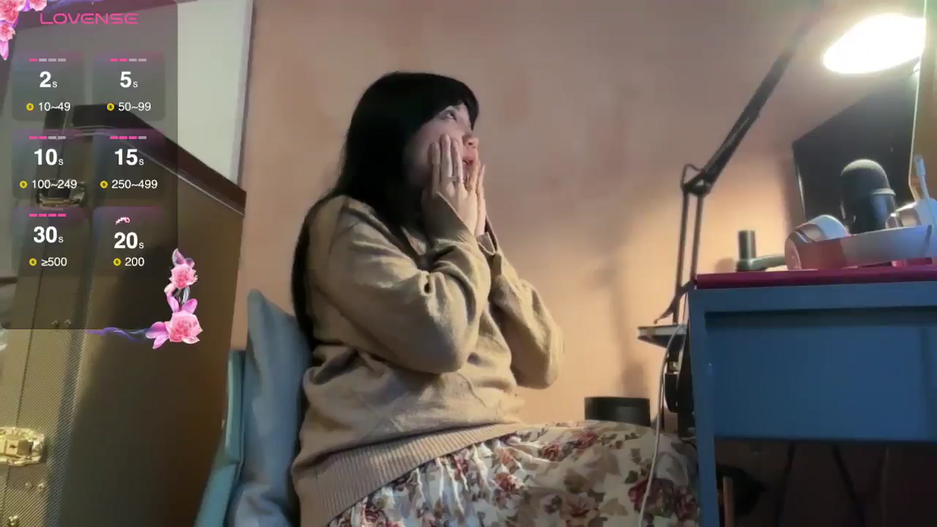 Gallery image thumbnail from luna_tsukiko's myfreecams stream on, 11/27/2024, 15:18 image 8 of 20