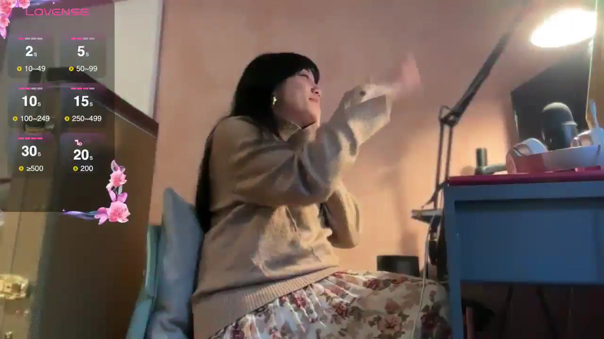 Gallery image thumbnail from luna_tsukiko's myfreecams stream on, 11/27/2024, 15:18 image 17 of 20
