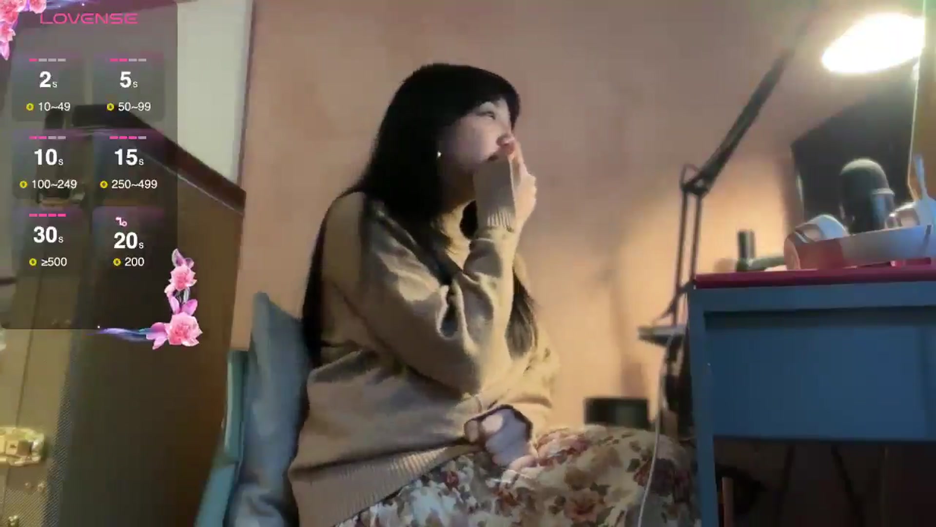 Gallery image thumbnail from luna_tsukiko's myfreecams stream on, 11/27/2024, 15:18 image 15 of 20