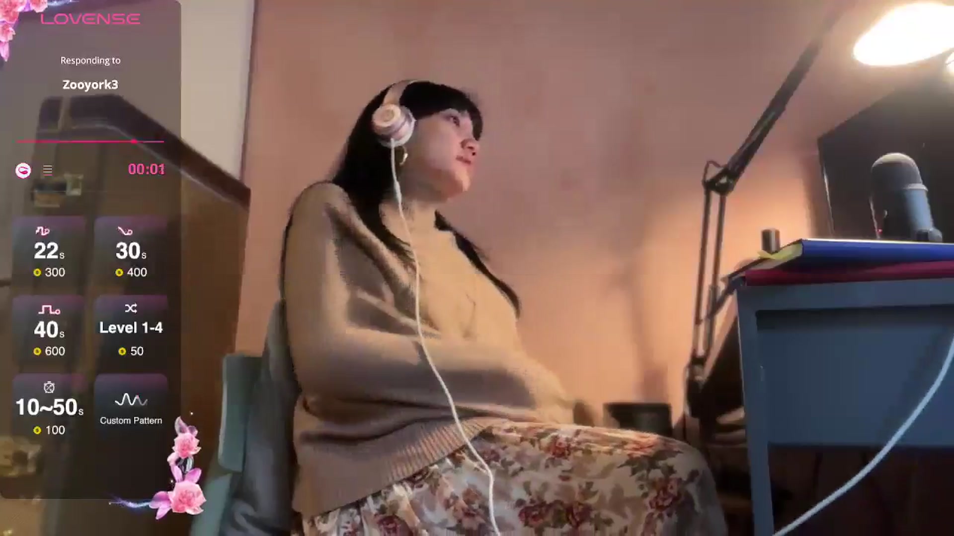 Gallery image thumbnail from luna_tsukiko's myfreecams stream on, 11/27/2024, 16:51 image 11 of 20