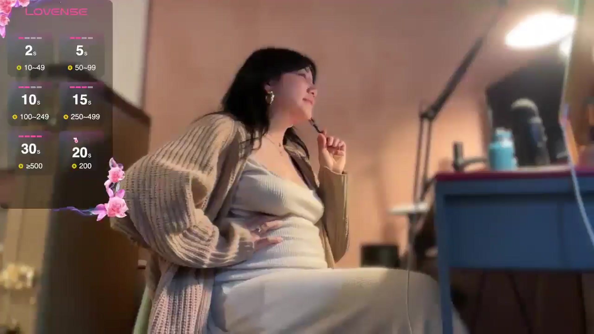 Gallery image thumbnail from luna_tsukiko's myfreecams stream on, 11/28/2024, 14:31 image 5 of 20