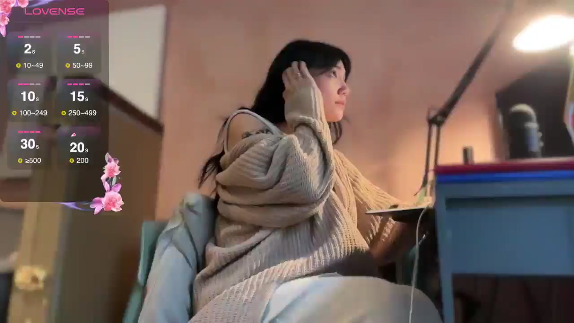 Gallery image thumbnail from luna_tsukiko's myfreecams stream on, 11/28/2024, 18:28 image 19 of 20