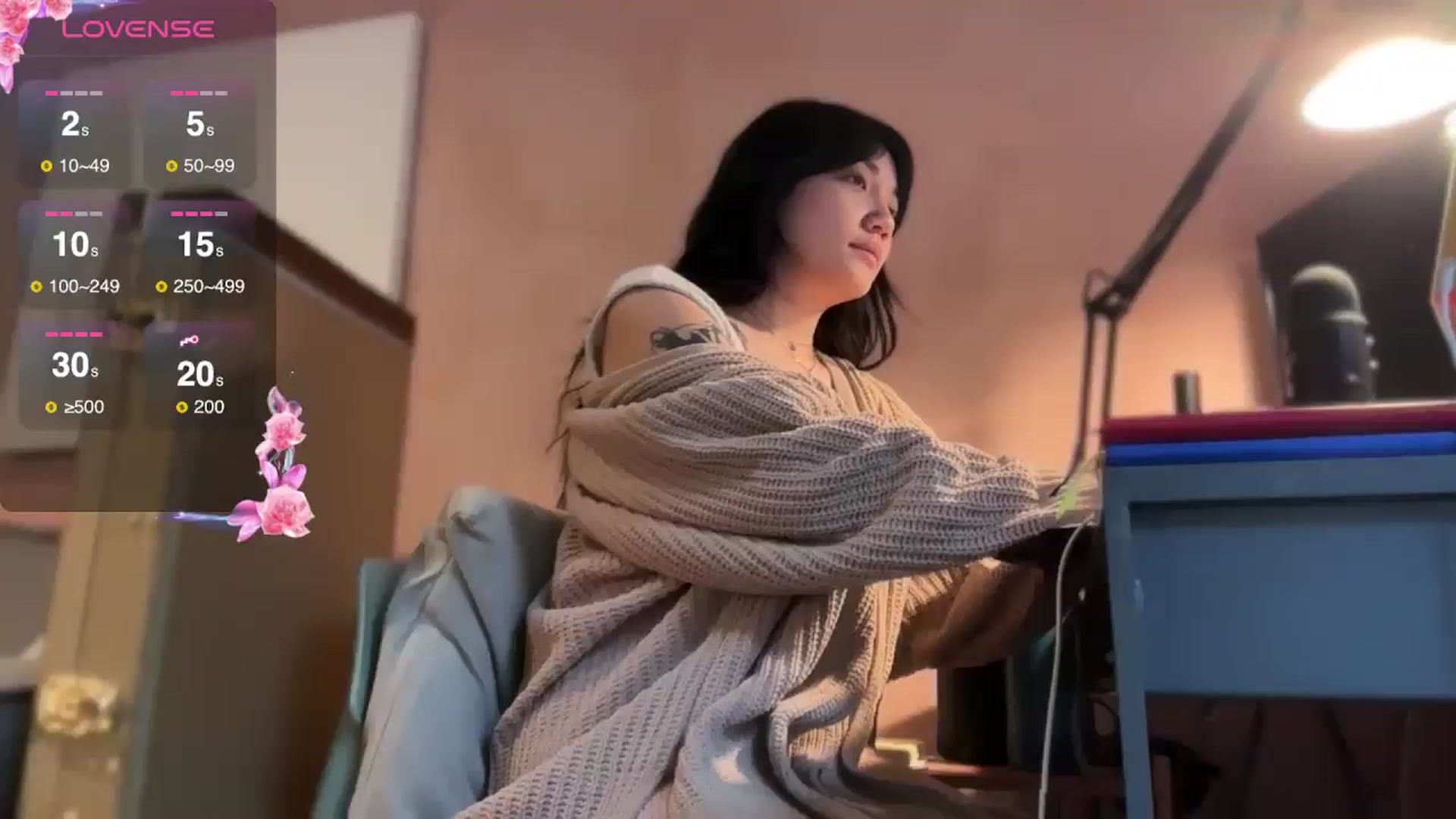 Gallery image thumbnail from luna_tsukiko's myfreecams stream on, 11/28/2024, 18:28 image 1 of 20