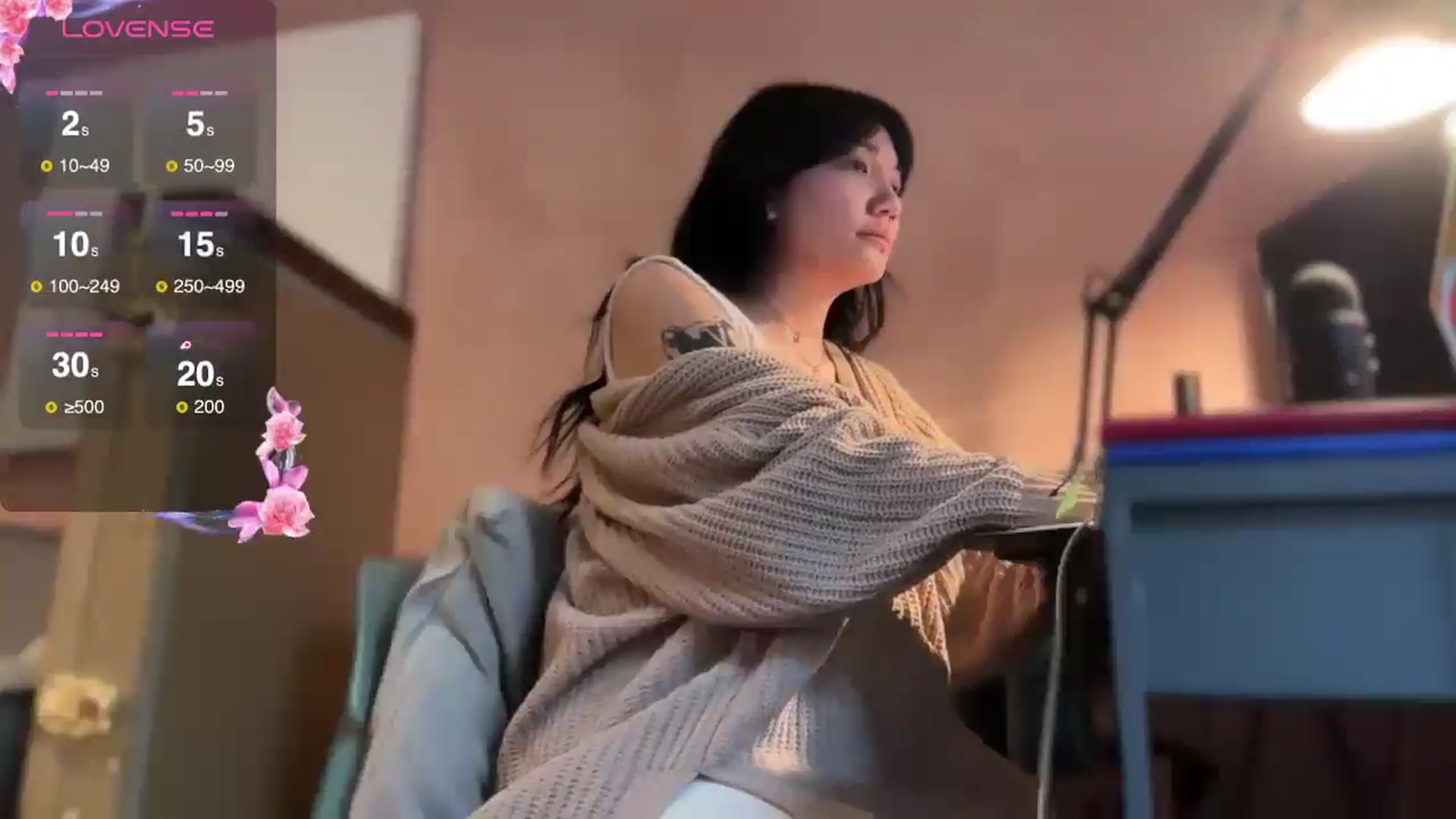 Gallery image thumbnail from luna_tsukiko's myfreecams stream on, 11/28/2024, 18:28 image 17 of 20
