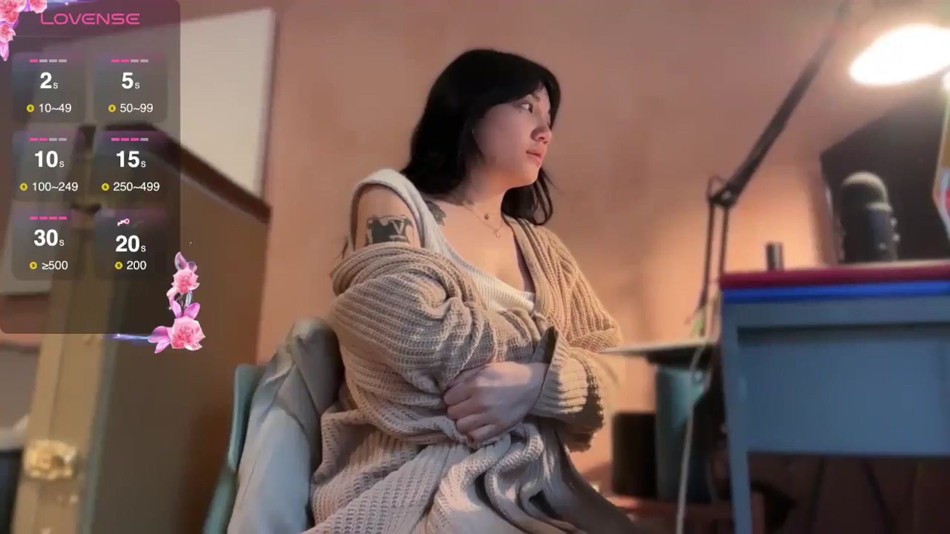 Gallery image thumbnail from luna_tsukiko's myfreecams stream on, 11/28/2024, 18:28 image 2 of 20
