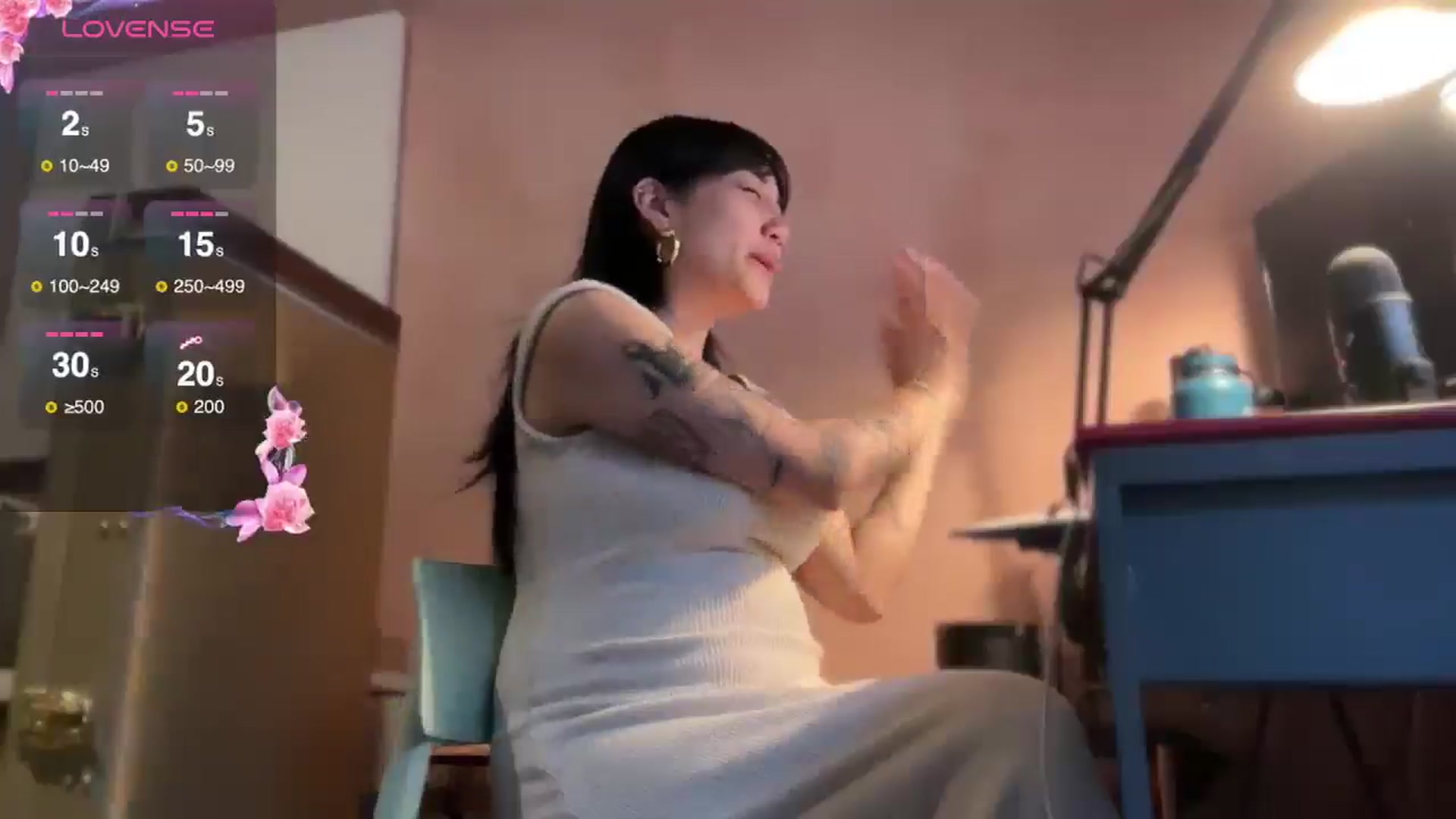 Gallery image thumbnail from luna_tsukiko's myfreecams stream on, 12/02/2024, 15:27 image 14 of 20