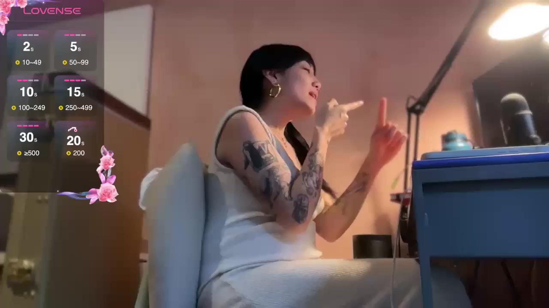 Gallery image thumbnail from luna_tsukiko's myfreecams stream on, 12/02/2024, 16:16 image 15 of 20