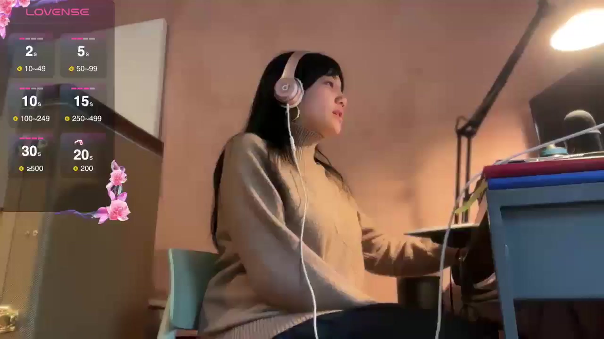 Gallery image thumbnail from luna_tsukiko's myfreecams stream on, 12/03/2024, 19:19 image 2 of 20
