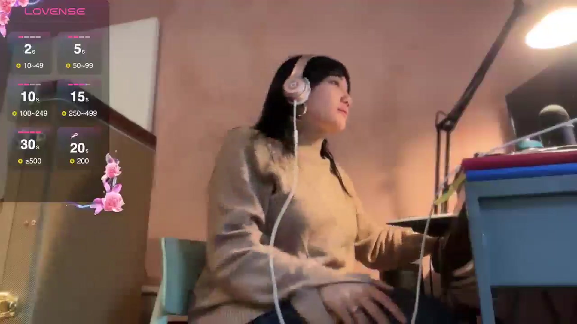 Gallery image thumbnail from luna_tsukiko's myfreecams stream on, 12/03/2024, 19:19 image 8 of 20