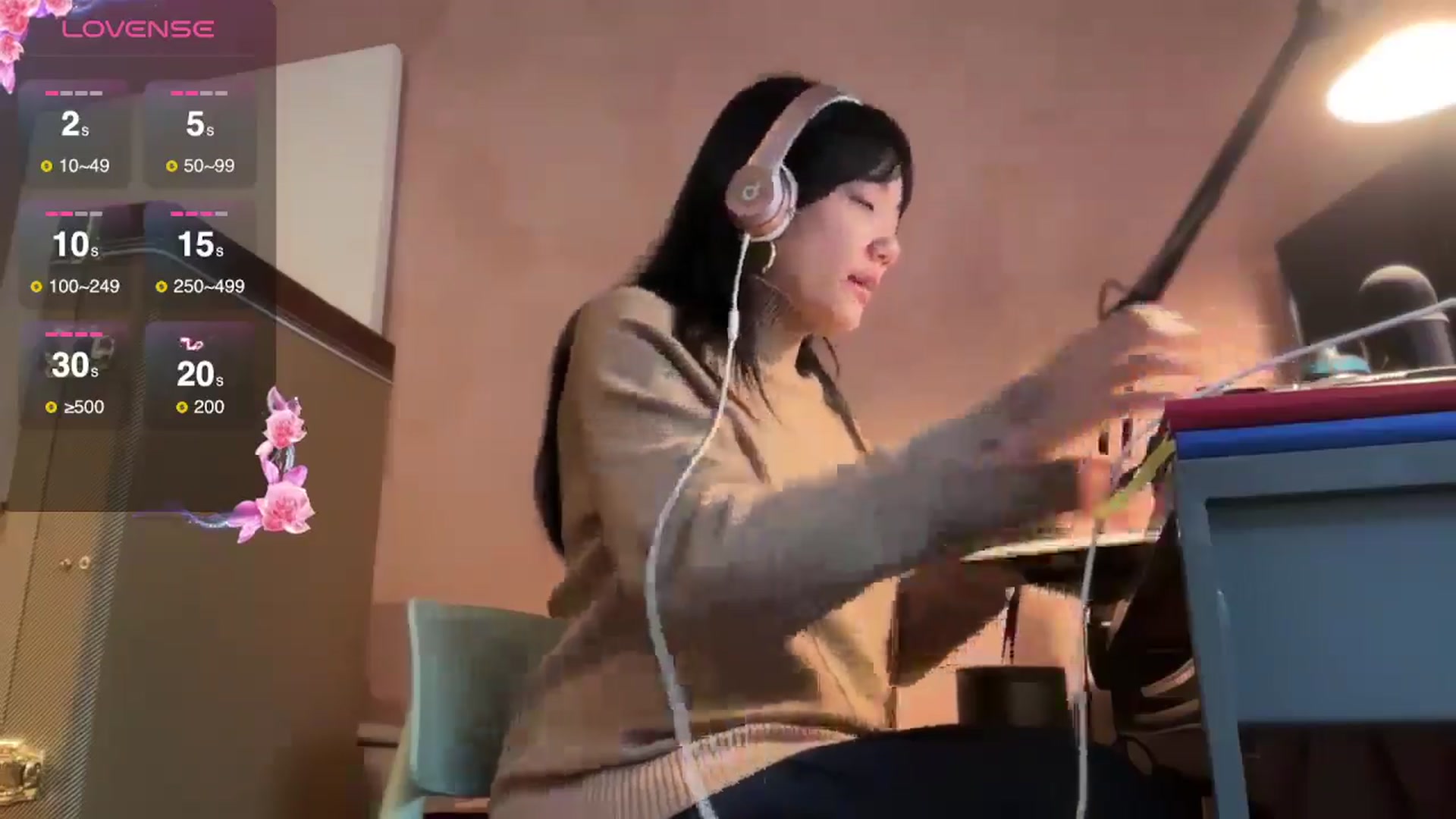 Gallery image thumbnail from luna_tsukiko's myfreecams stream on, 12/03/2024, 19:19 image 20 of 20