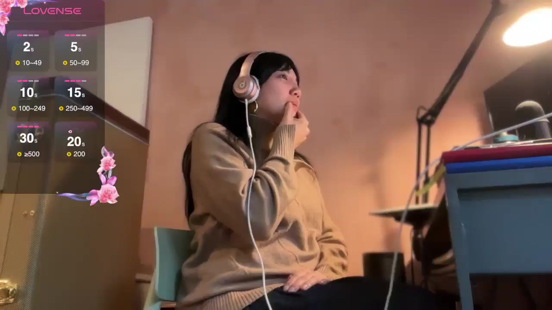 Gallery image thumbnail from luna_tsukiko's myfreecams stream on, 12/03/2024, 19:19 image 1 of 20