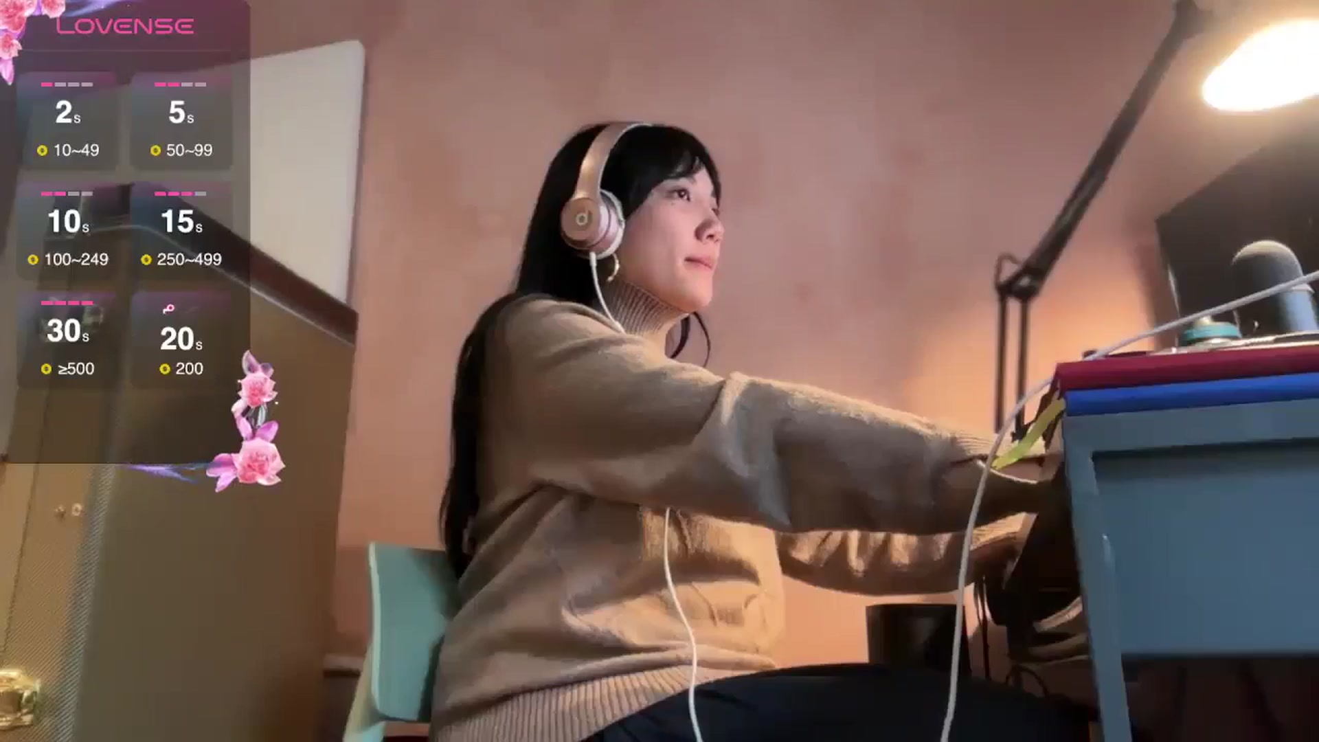 Gallery image thumbnail from luna_tsukiko's myfreecams stream on, 12/03/2024, 19:38 image 9 of 20