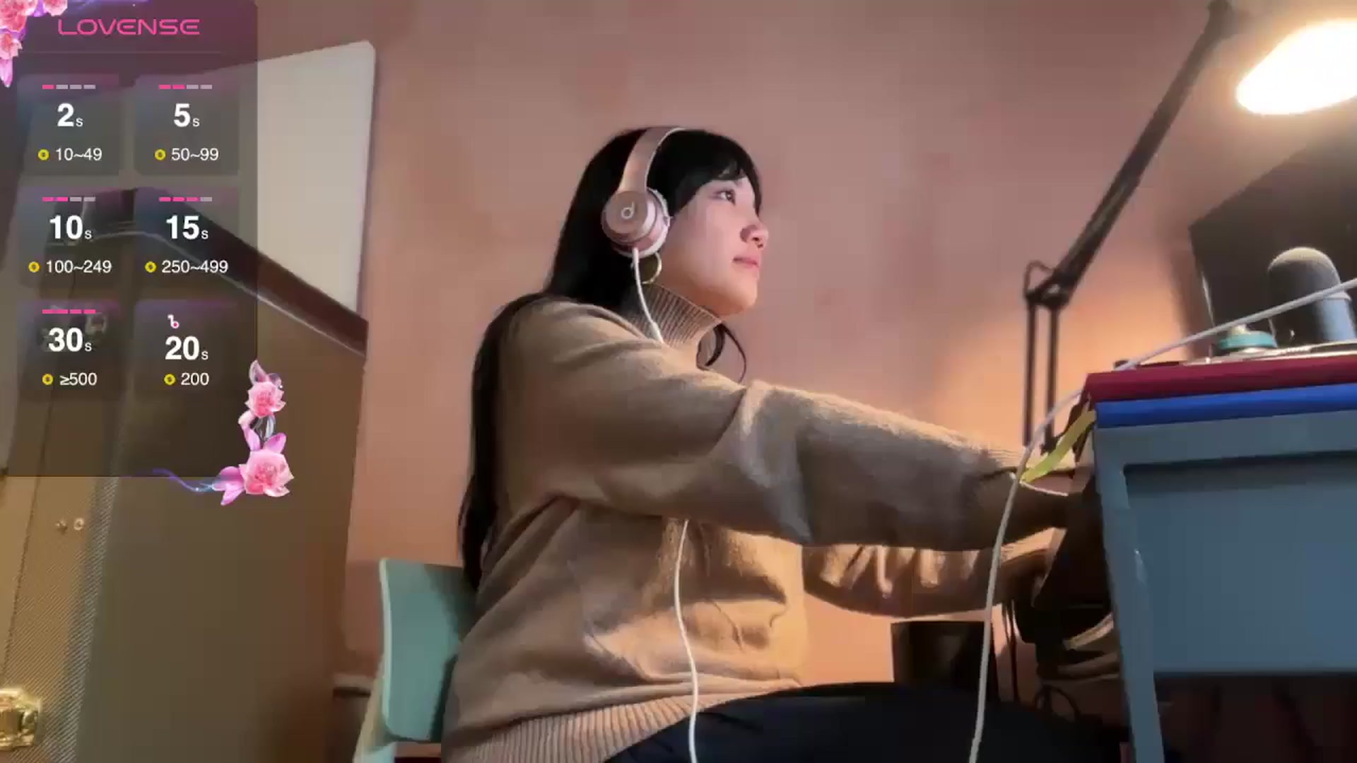 Gallery image thumbnail from luna_tsukiko's myfreecams stream on, 12/03/2024, 19:38 image 10 of 20