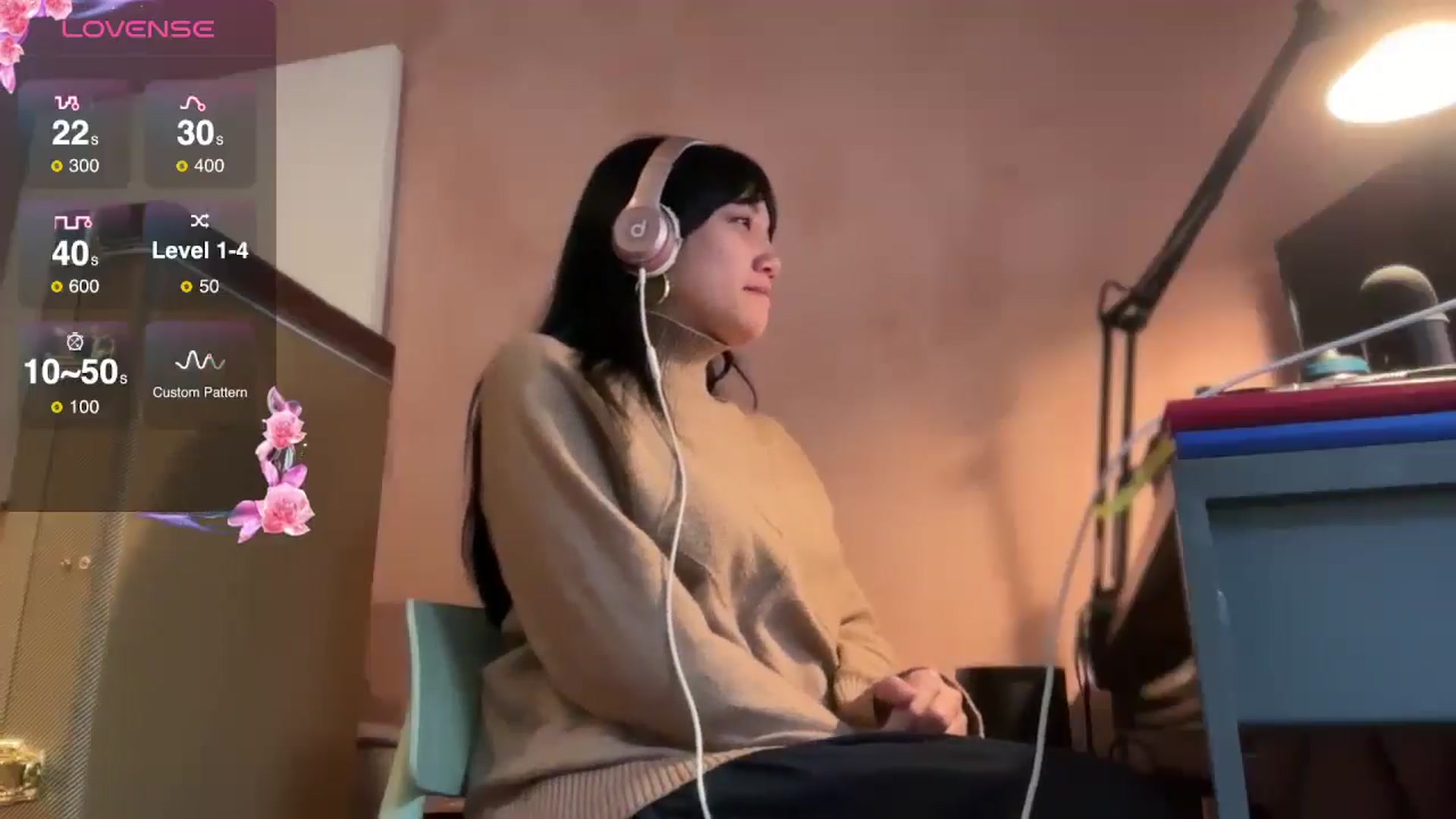 Gallery image thumbnail from luna_tsukiko's myfreecams stream on, 12/03/2024, 19:38 image 8 of 20