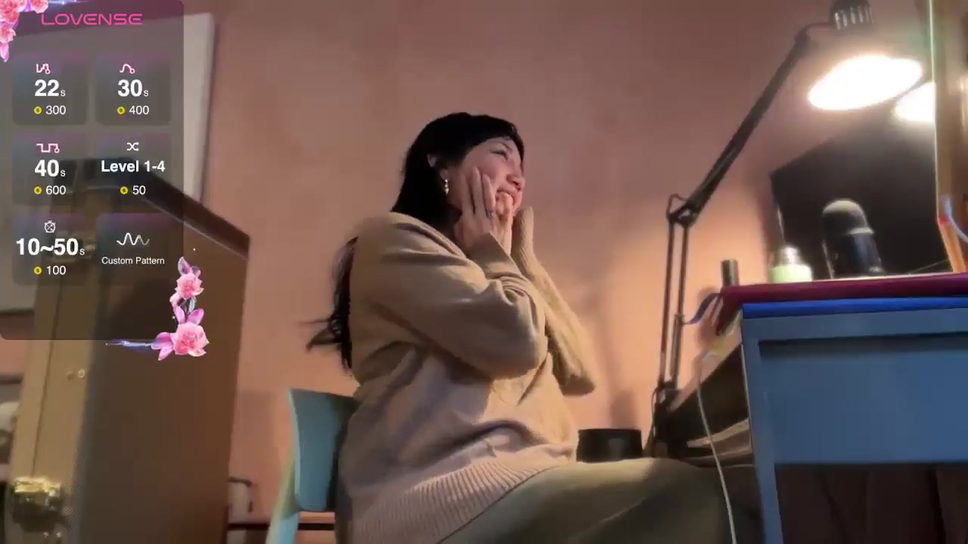 Gallery image thumbnail from luna_tsukiko's myfreecams stream on, 12/17/2024, 15:32 image 11 of 20