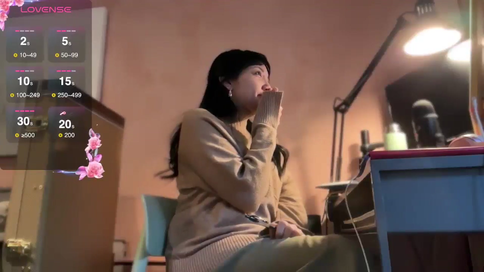 Gallery image thumbnail from luna_tsukiko's myfreecams stream on, 12/17/2024, 16:25 image 2 of 20