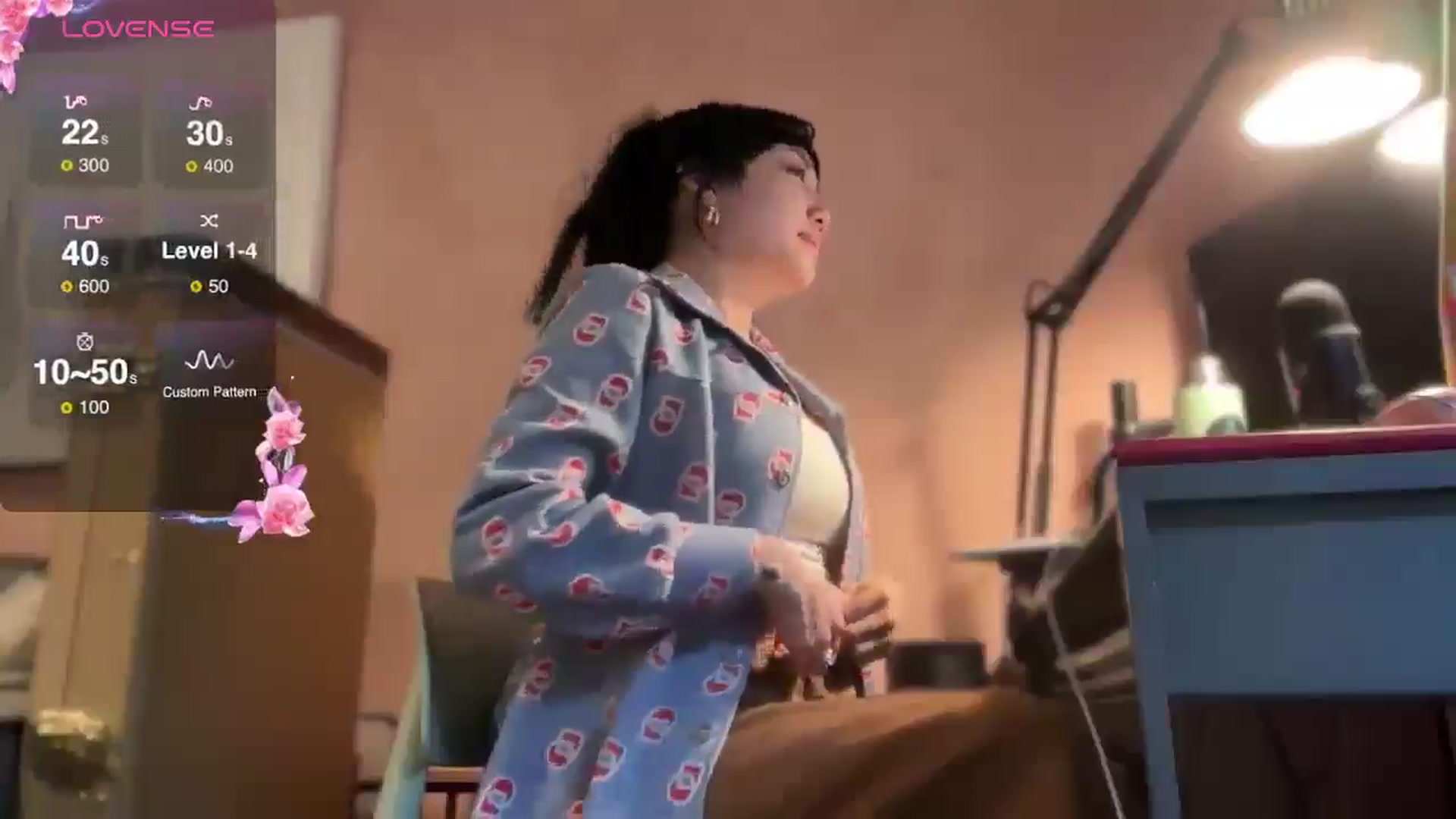 Gallery image thumbnail from luna_tsukiko's myfreecams stream on, 12/18/2024, 14:26 image 19 of 20