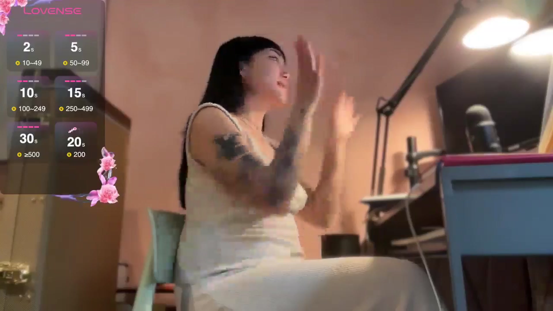 Gallery image thumbnail from luna_tsukiko's myfreecams stream on, 12/23/2024, 15:25 image 18 of 20