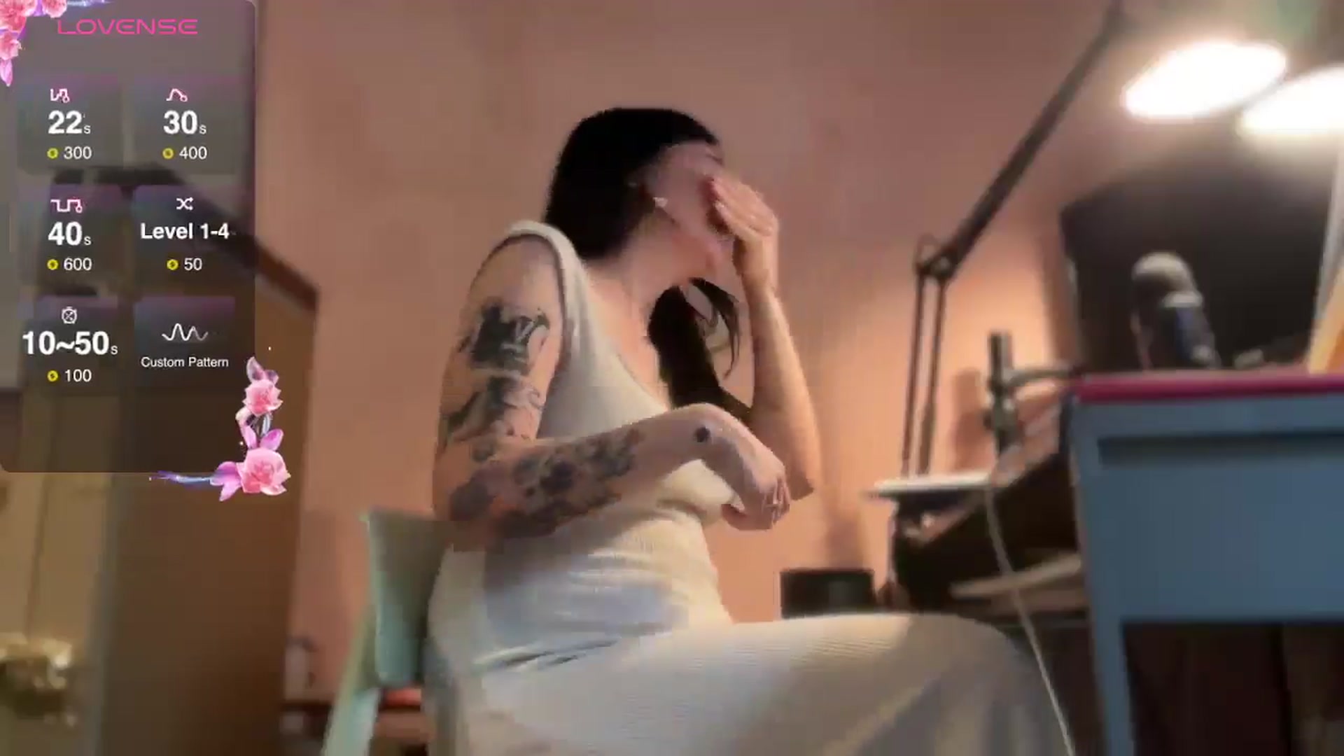 Gallery image thumbnail from luna_tsukiko's myfreecams stream on, 12/23/2024, 15:25 image 17 of 20