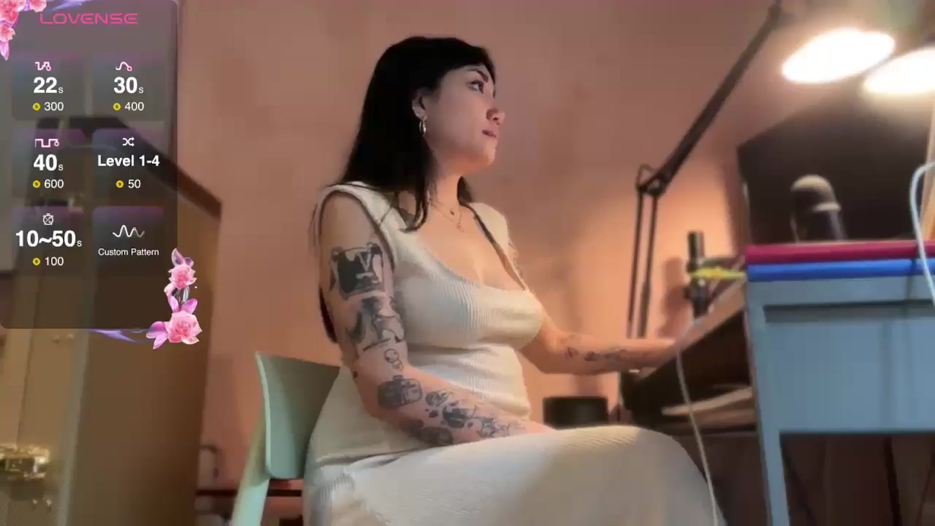 Gallery image thumbnail from luna_tsukiko's myfreecams stream on, 12/23/2024, 16:25 image 19 of 20