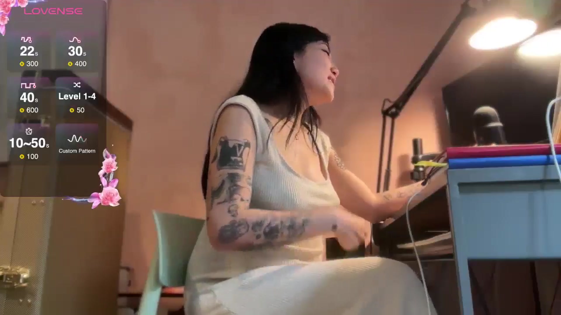 Gallery image thumbnail from luna_tsukiko's myfreecams stream on, 12/23/2024, 16:25 image 16 of 20
