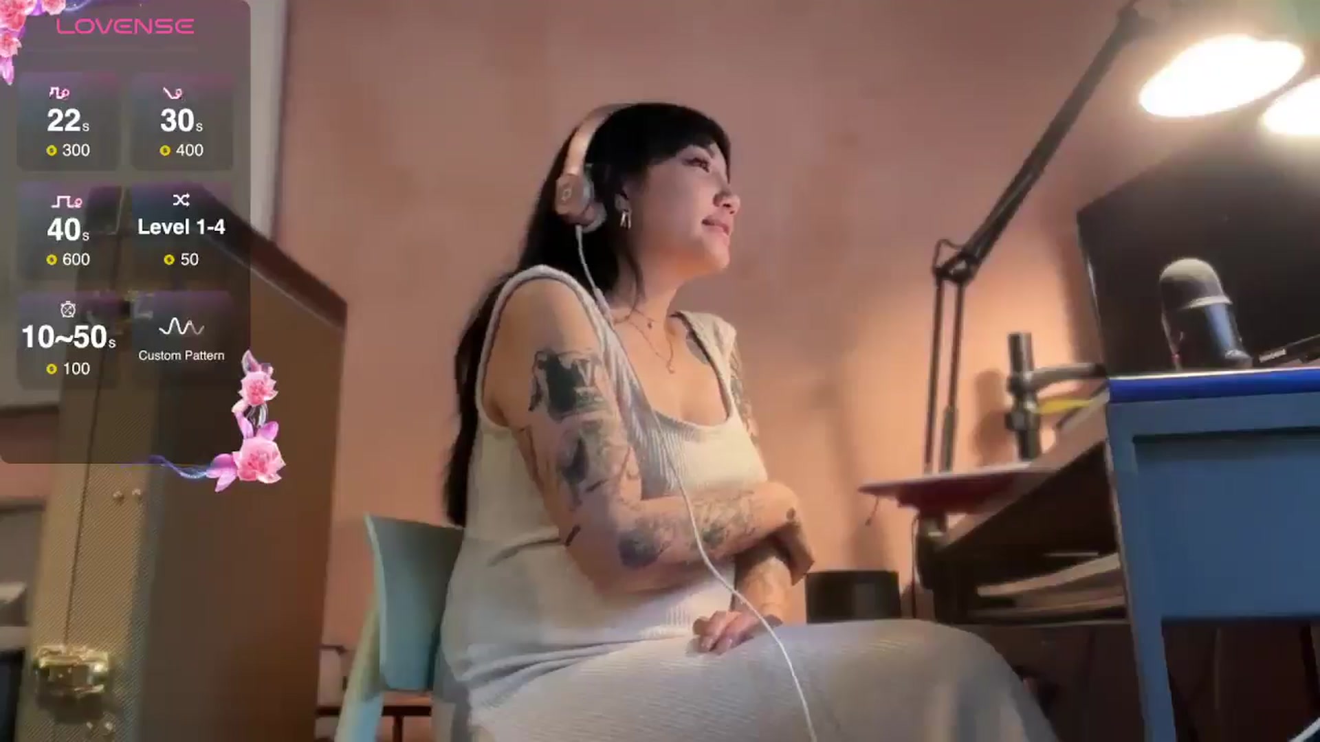 Gallery image thumbnail from luna_tsukiko's myfreecams stream on, 12/26/2024, 18:26 image 2 of 20