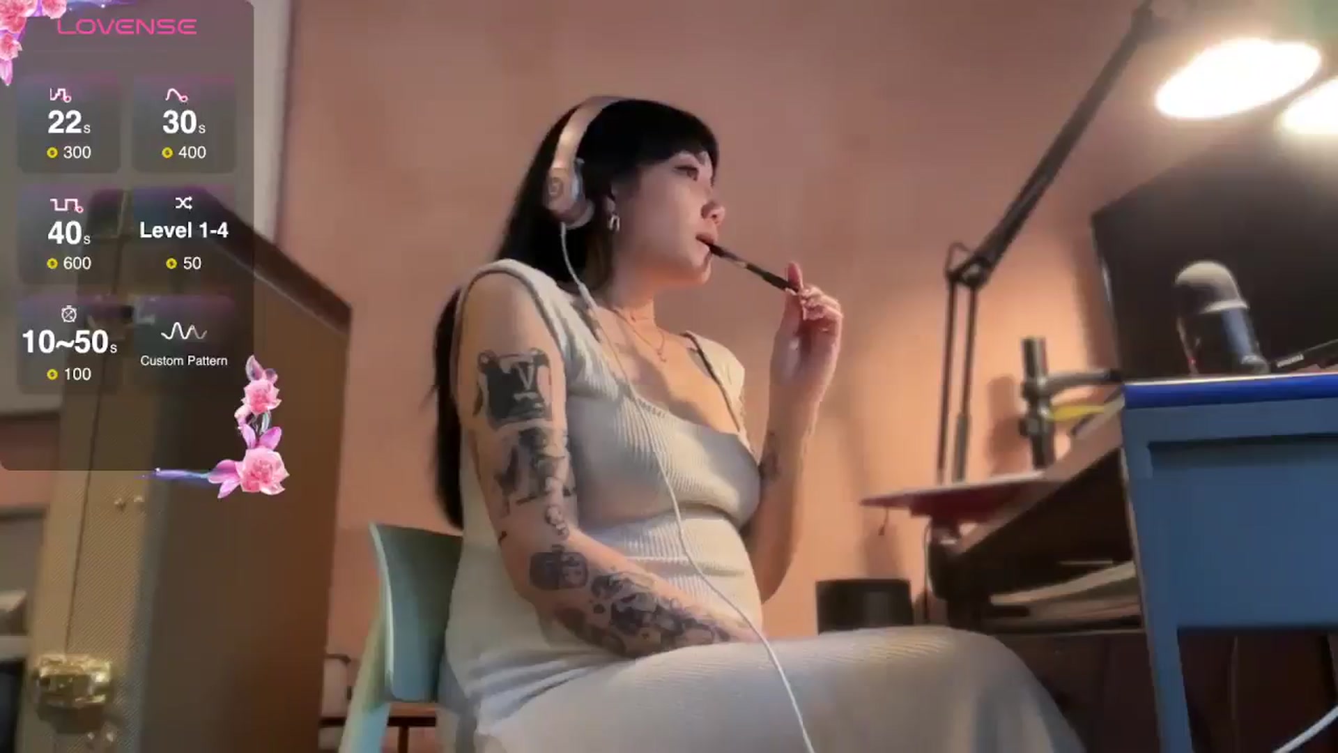 Gallery image thumbnail from luna_tsukiko's myfreecams stream on, 12/26/2024, 18:26 image 4 of 20