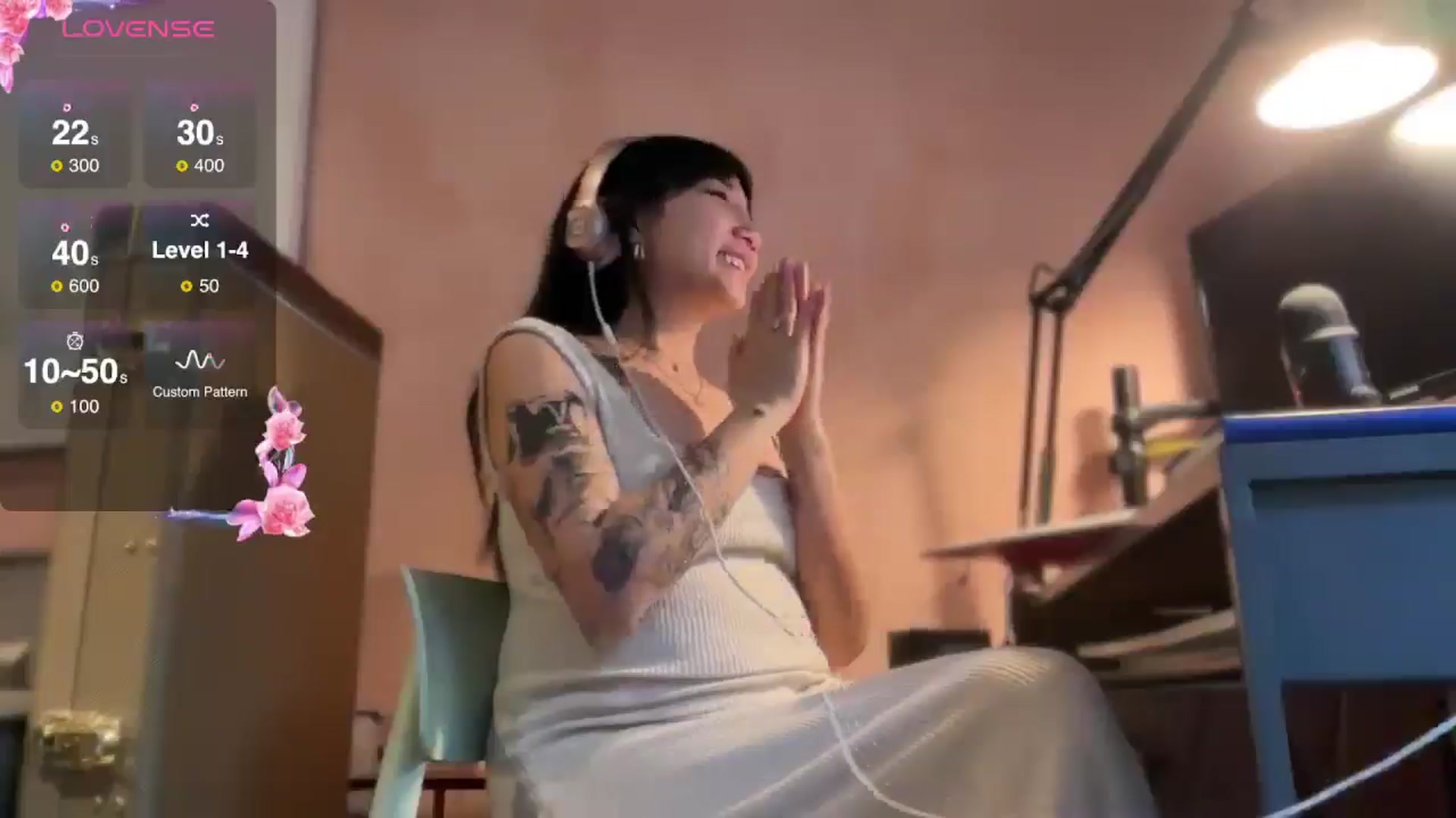 Gallery image thumbnail from luna_tsukiko's myfreecams stream on, 12/26/2024, 18:26 image 6 of 20