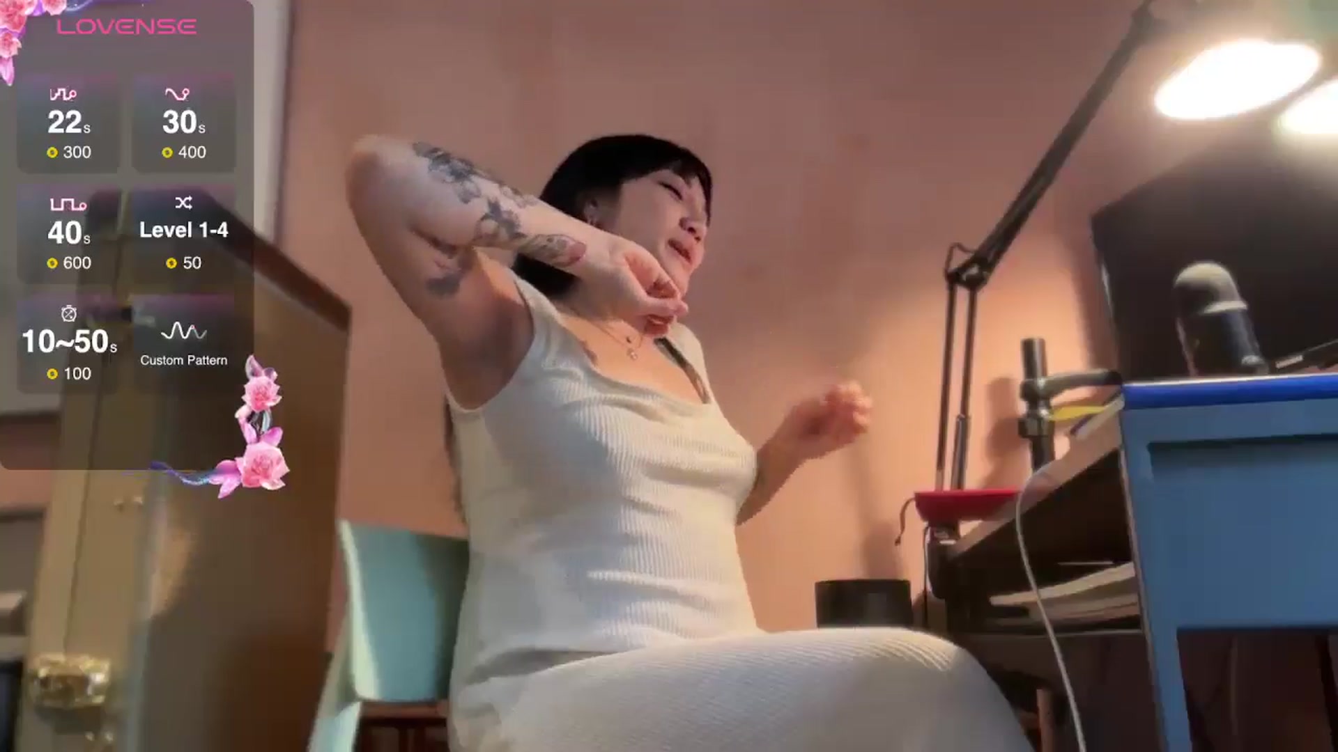 Gallery image thumbnail from luna_tsukiko's myfreecams stream on, 12/26/2024, 19:15 image 20 of 20