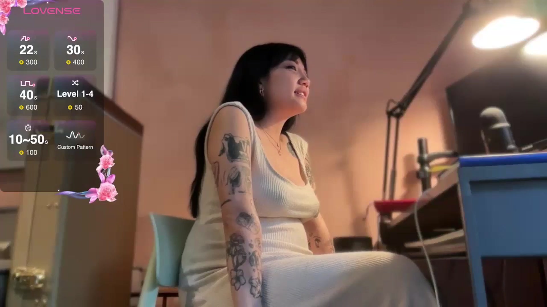 Gallery image thumbnail from luna_tsukiko's myfreecams stream on, 12/26/2024, 19:15 image 10 of 20