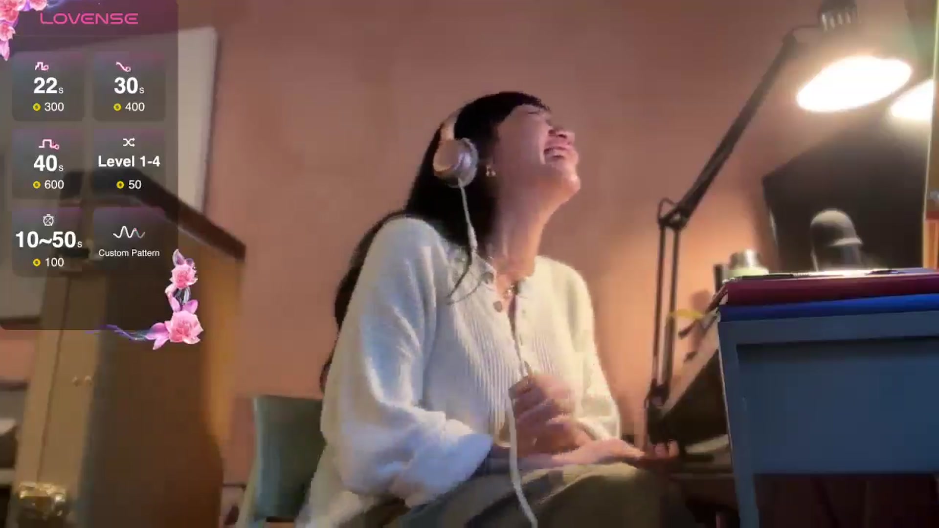 Gallery image thumbnail from luna_tsukiko's myfreecams stream on, 12/27/2024, 16:58 image 8 of 20