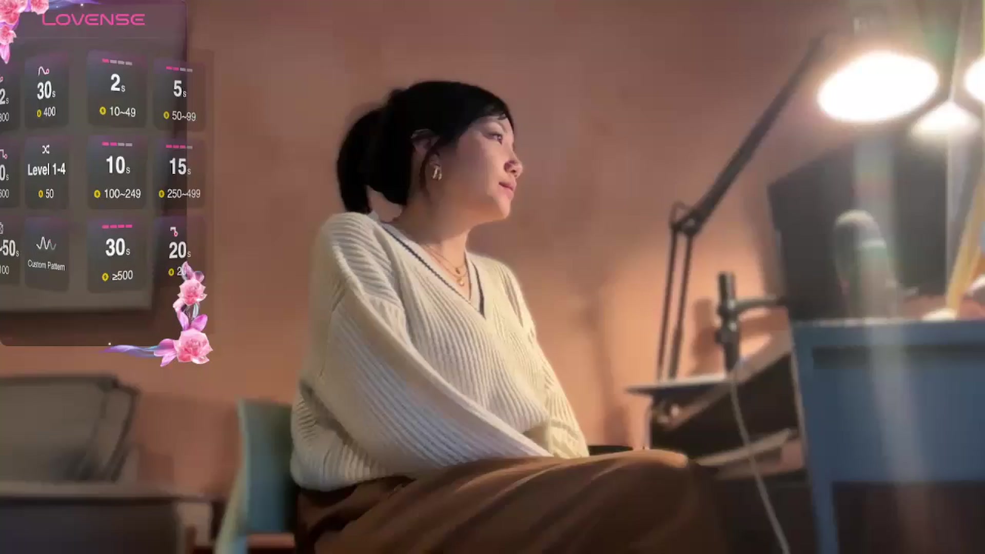Gallery image thumbnail from luna_tsukiko's myfreecams stream on, 12/30/2024, 15:25 image 19 of 20