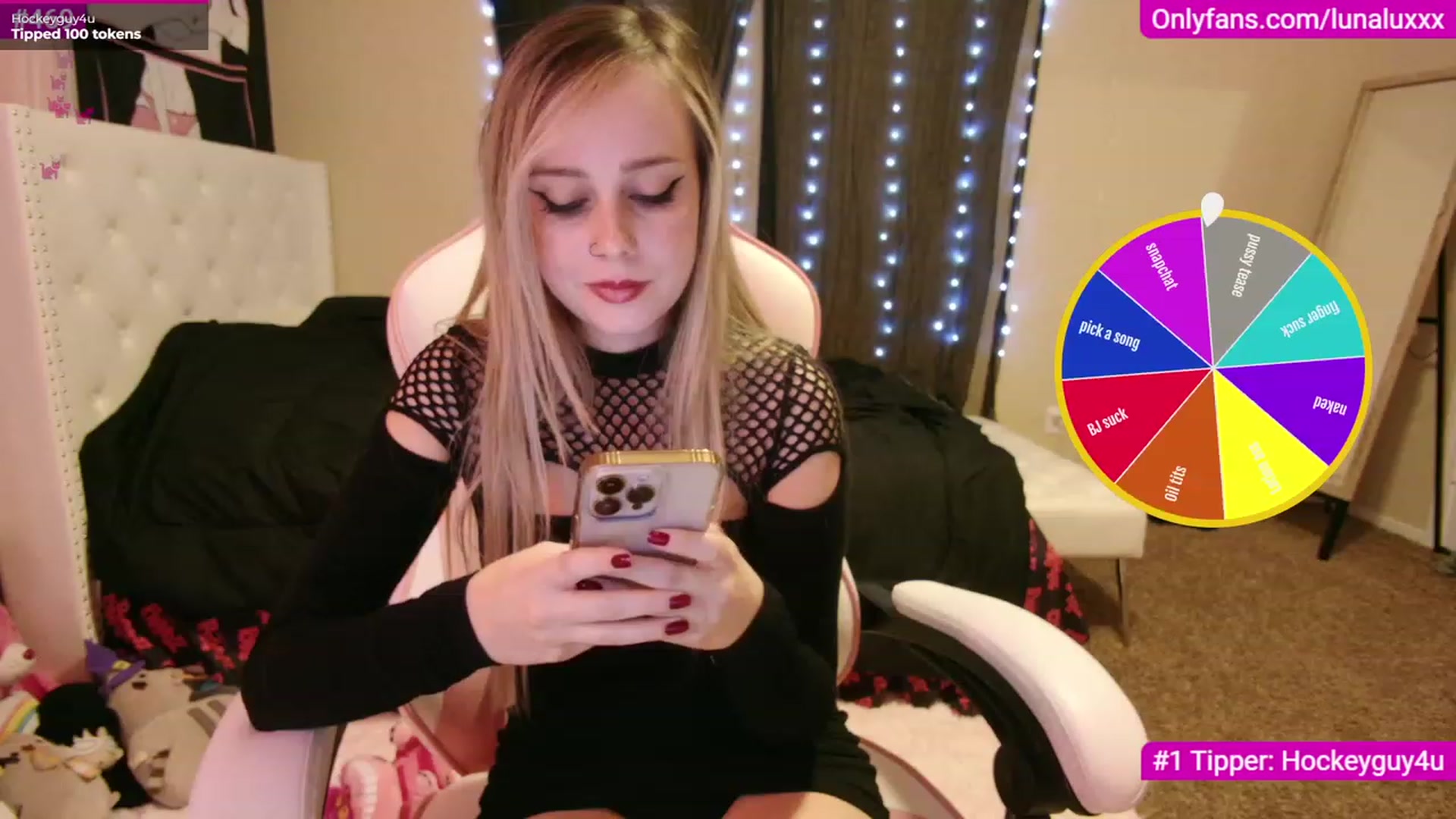 Gallery image thumbnail from lunalovelyy's myfreecams stream on, 11/18/2022, 07:07 image 14 of 20