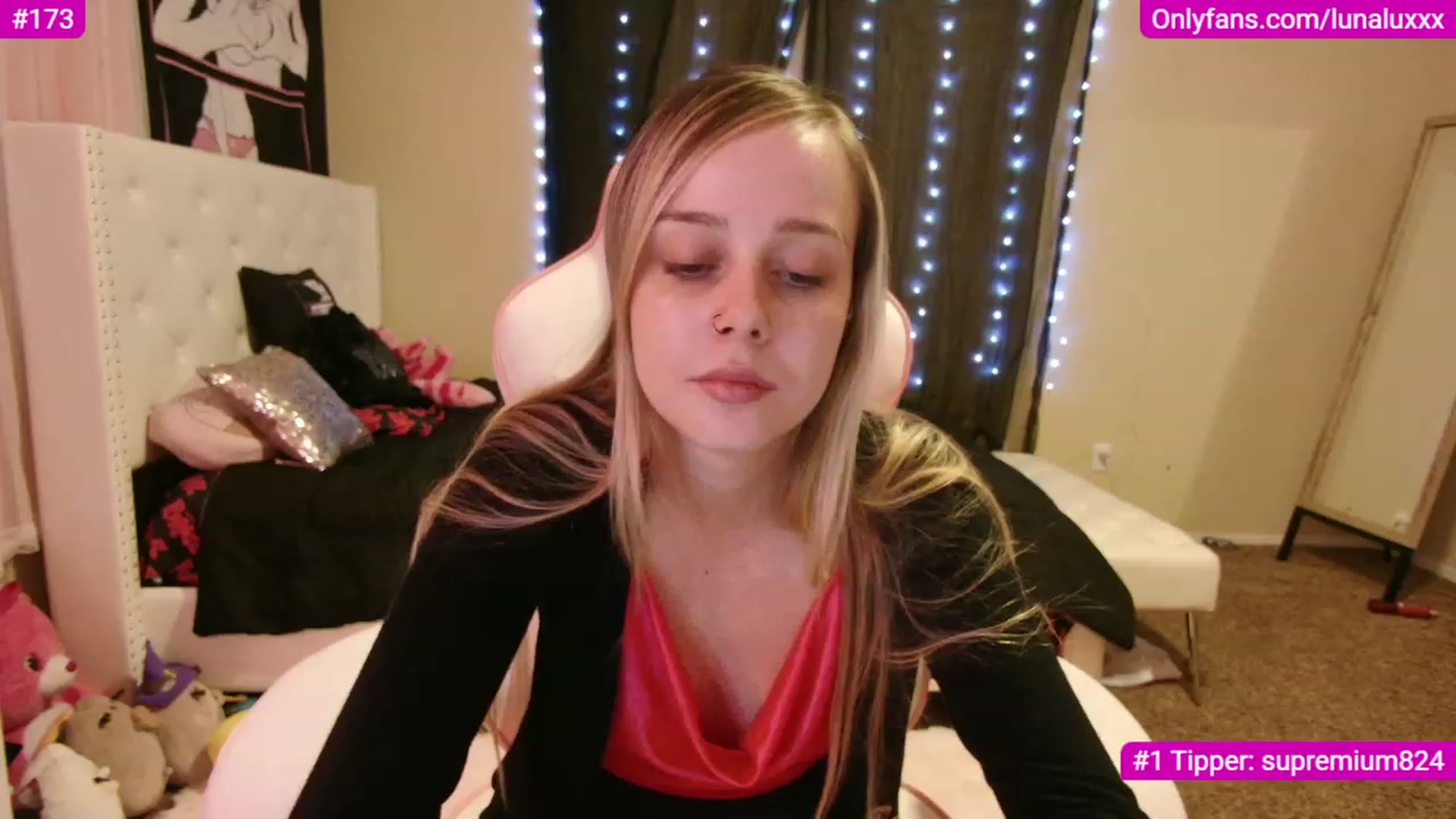 Gallery image thumbnail from lunalovelyy's myfreecams stream on, 12/01/2022, 09:43 image 11 of 20