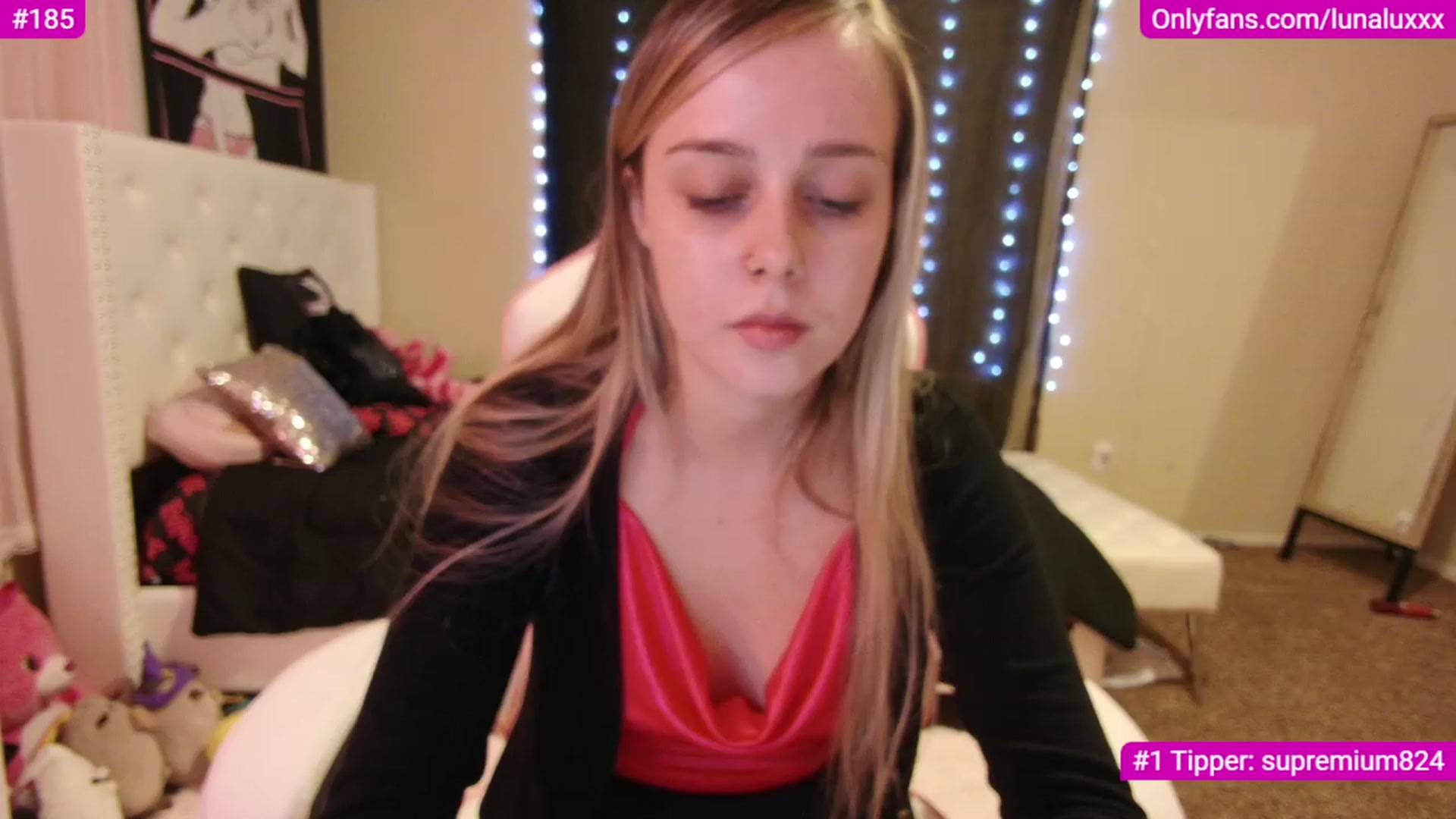 Gallery image thumbnail from lunalovelyy's myfreecams stream on, 12/01/2022, 09:43 image 17 of 20